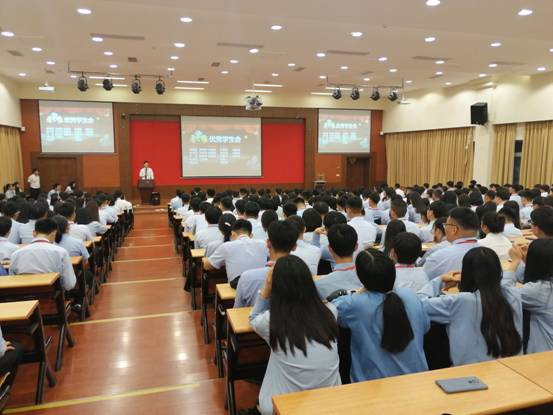 为梦想乘风破浪!八维上海校区举行9月度目标誓师大会暨表彰大会